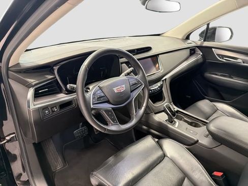 Used 2017 Cadillac XT5 Luxury w/ Driver Awareness Package FWD image 8