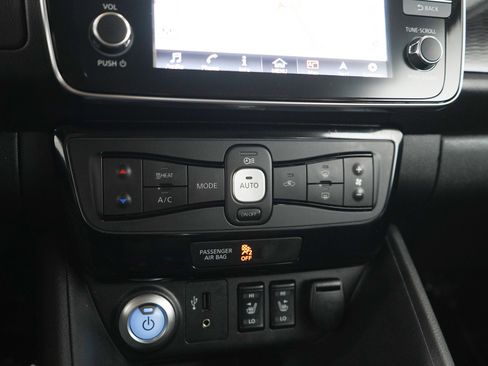 Used 2018 Nissan Leaf SL w/ SL Technology Package FWD image 22