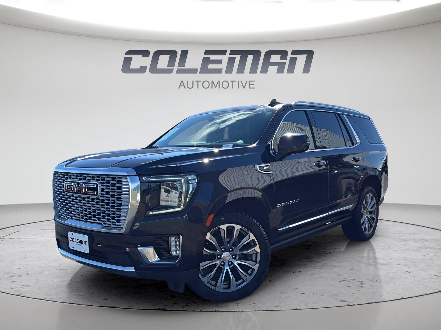 Used 2021 GMC Yukon Denali w/ Denali Premium Package AWD/4WD image 1