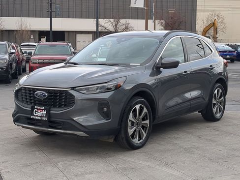 Used 2025 Ford Escape Platinum image 10