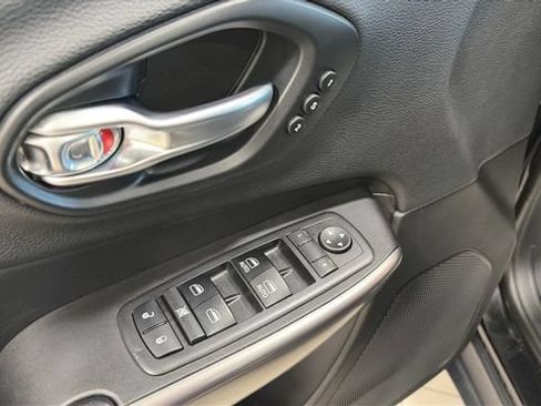 Used 2019 Jeep Cherokee Limited AWD/4WD image 32