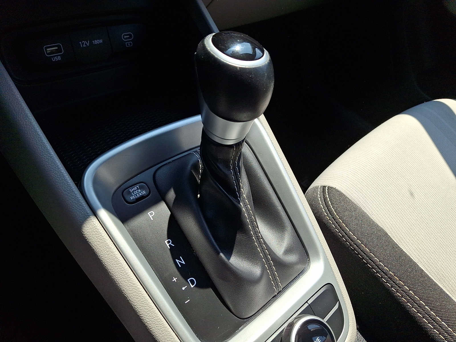 Used 2024 Hyundai Venue SEL FWD image 16