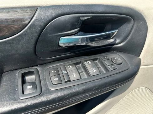 Used 2016 Dodge Grand Caravan SXT w/ Rear Park Assist Package FWD image 12