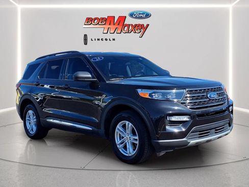 Used 2024 Ford Explorer XLT w/ Equipment Group 202A AWD/4WD image 3