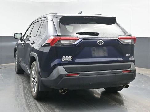 Used 2019 Toyota RAV4 XLE Premium FWD image 12