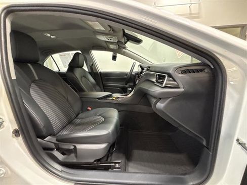 Used 2020 Toyota Camry SE image 19