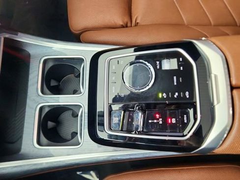 Used 2023 BMW 740i w/ Executive Package image 56