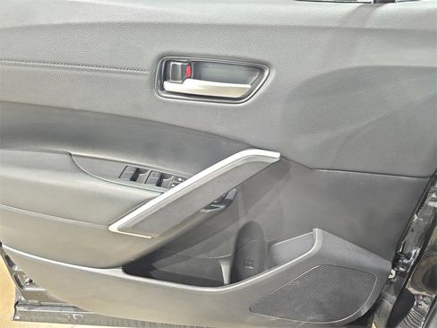 Used 2022 Toyota Corolla Cross XLE w/ Convenience Package image 27