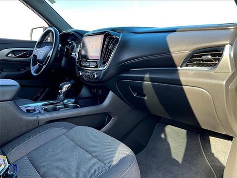 Used 2023 Chevrolet Traverse LT image 13