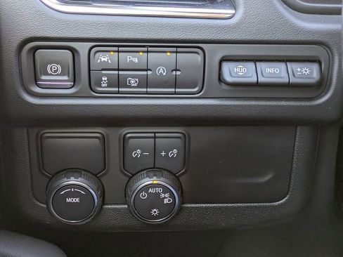 Used 2024 Chevrolet Suburban Premier image 26