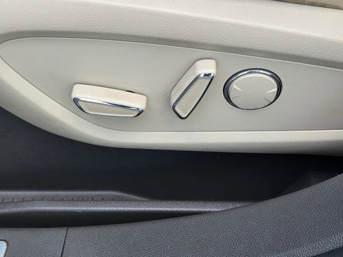 Used 2016 Lincoln MKX Reserve w/ Climate Package image 17