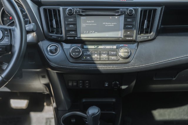 Used 2018 Toyota RAV4 XLE AWD/4WD image 19