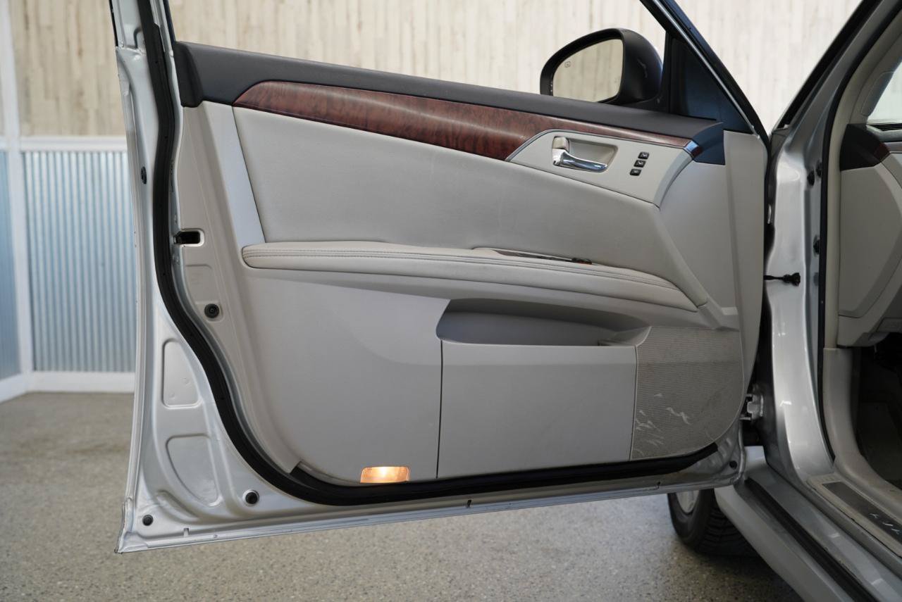 Used 2012 Toyota Avalon Limited FWD image 28