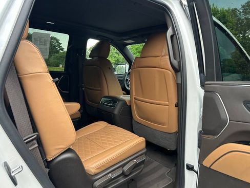 Used 2024 Cadillac Escalade Sport AWD/4WD image 51