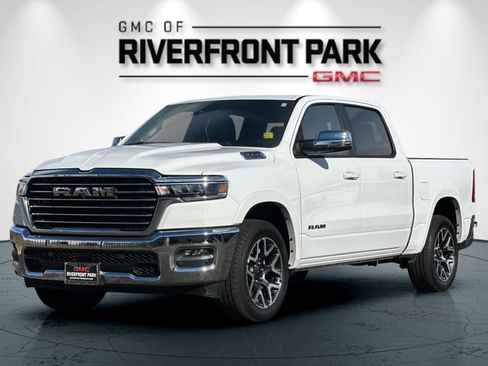 Used 2025 RAM 1500 Laramie AWD/4WD image 7