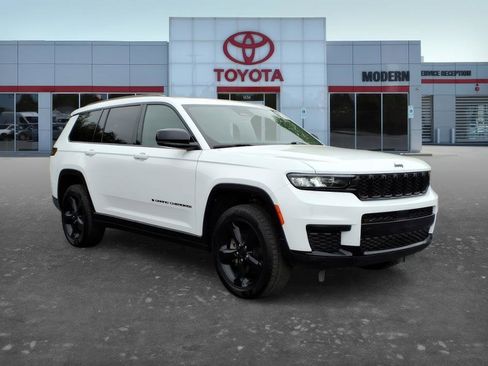 Used 2024 Jeep Grand Cherokee L Altitude AWD/4WD image 8
