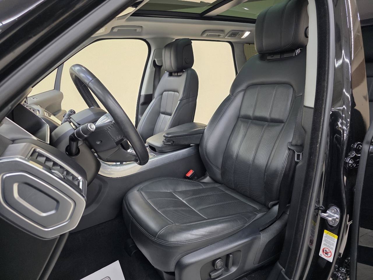 Used 2020 Land Rover Range Rover Sport HSE AWD/4WD image 18