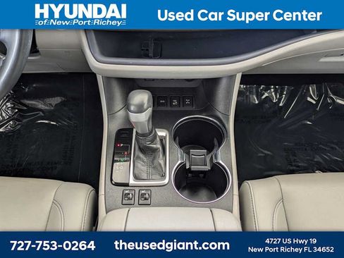 Used 2019 Toyota Highlander XLE AWD/4WD image 23