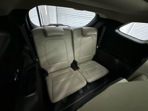 Used 2016 Hyundai Santa Fe Limited w/ Option Group 04 FWD image 19