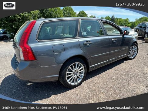 Used 2011 Volvo V50 T5 w/ Preferred Pkg FWD image 17