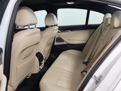 Used 2023 BMW 530i w/ Premium Package RWD image 10