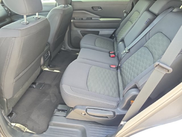 Used 2026 Nissan Pathfinder SV FWD image 17