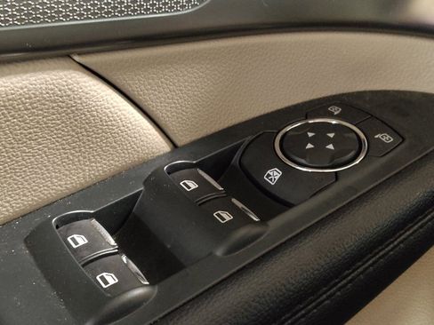 Used 2018 Ford Explorer XLT FWD image 27