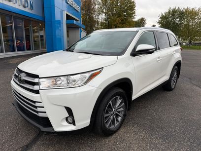 Used 2019 Toyota Highlander SE