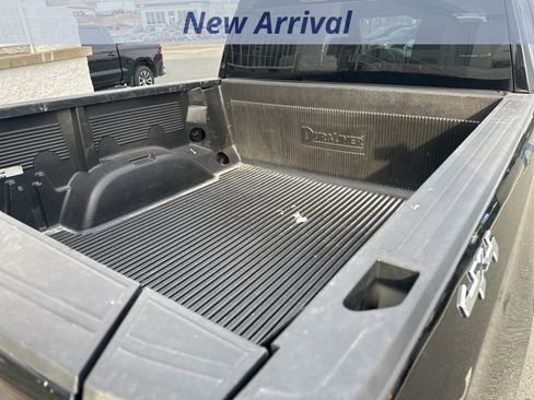 Certified 2025 GMC Sierra 1500 SLT image 9