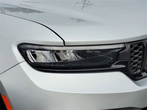 New 2025 Jeep Grand Cherokee Altitude image 10