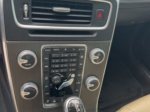 Used 2016 Volvo S60 T5 Premier w/ Convenience Package image 12