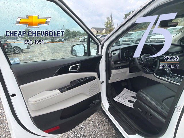 Used 2024 Kia Carnival EX FWD image 6