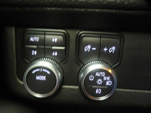 Used 2021 GMC Yukon Denali AWD/4WD image 40