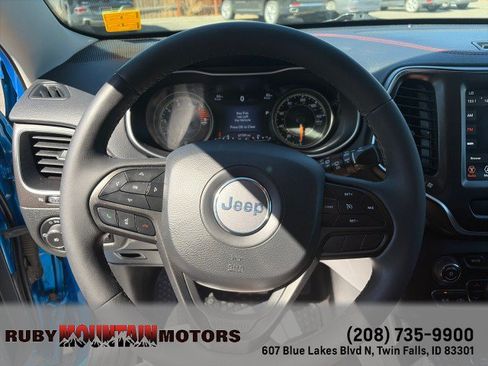 Used 2021 Jeep Cherokee Trailhawk AWD/4WD image 13