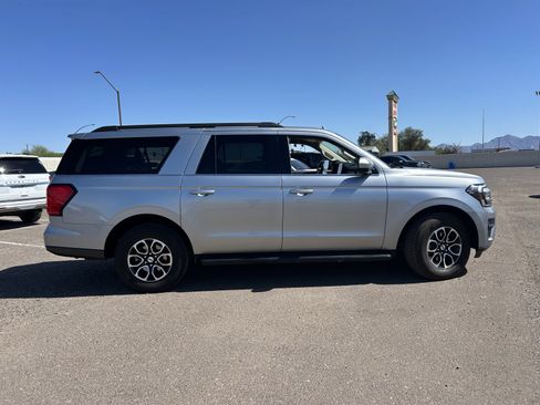 Used 2024 Ford Expedition Max XLT image 5
