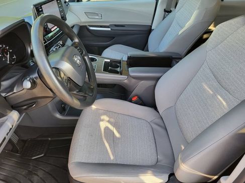 Used 2024 Toyota Sienna LE FWD image 12
