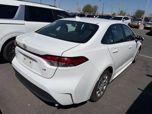 Used 2023 Toyota Corolla LE image 4