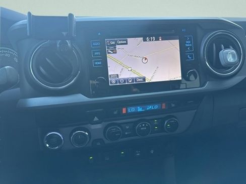 Used 2017 Toyota Tacoma TRD Off-Road w/ Premium & Technology Package image 20