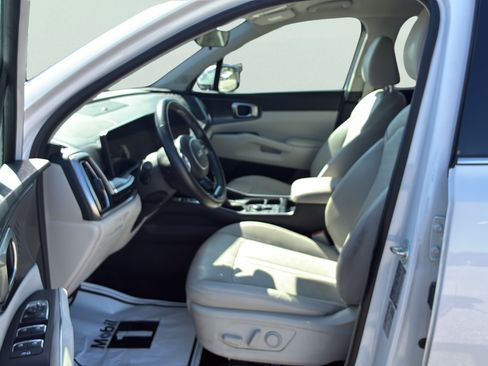 Used 2025 Kia Sorento S FWD image 22