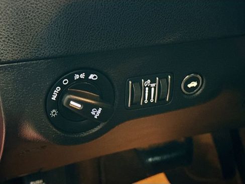 Used 2021 Dodge Charger SXT image 11