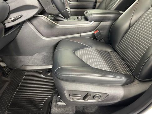 Used 2022 Toyota Highlander XSE image 17