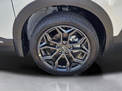 New 2026 Nissan Kicks SR w/ Illumination Package FWD image 4
