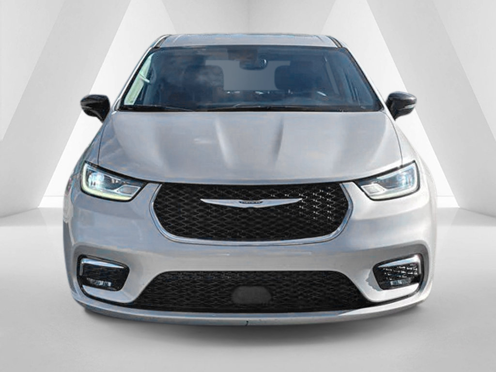Used 2024 Chrysler Pacifica Touring-L FWD image 3