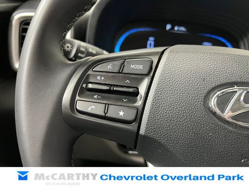 Used 2025 Hyundai Venue SEL image 14