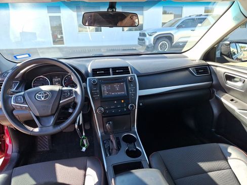 Used 2017 Toyota Camry SE image 20