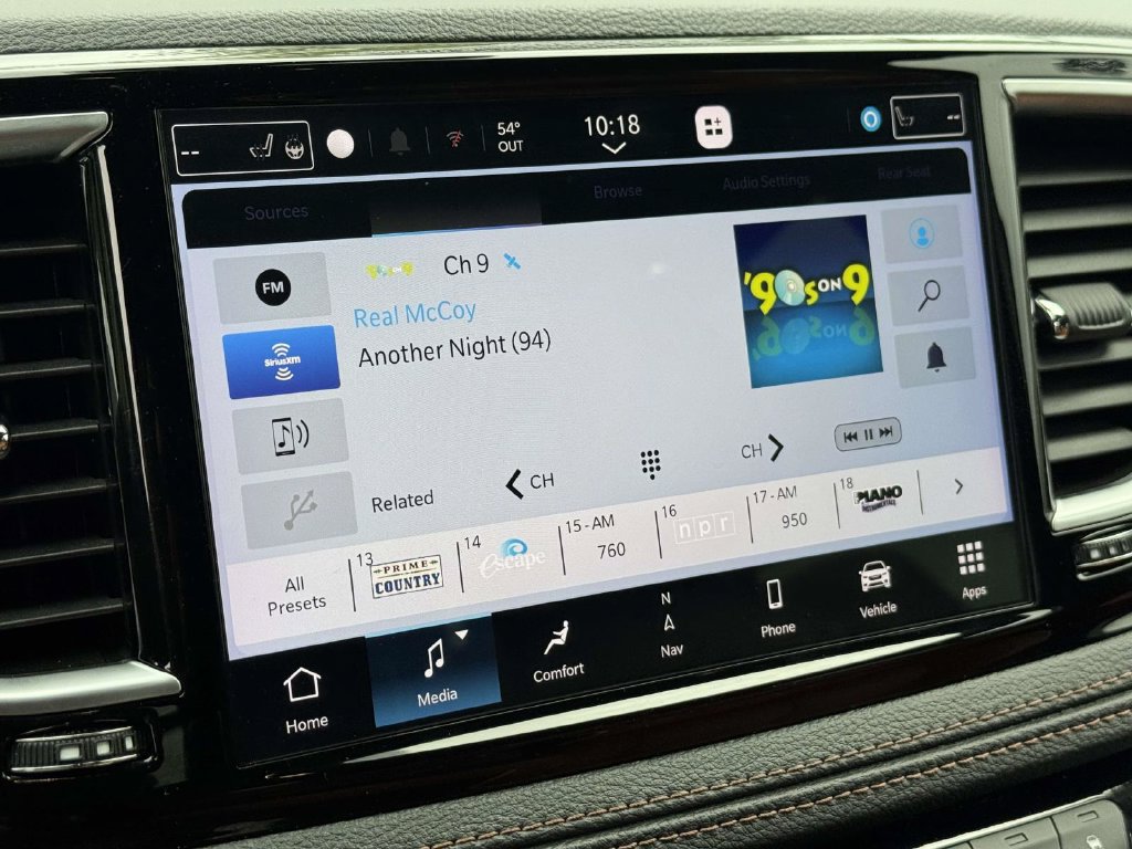 Used 2025 Chrysler Pacifica Pinnacle FWD image 18