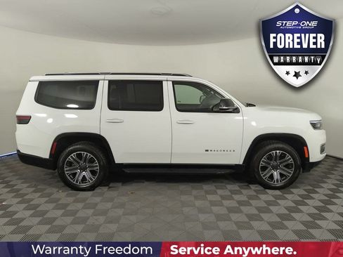 Used 2024 Jeep Wagoneer Series II w/ Flexible Seating Group RWD image 8