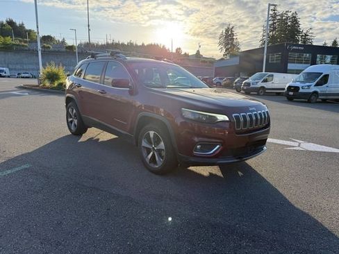 Used 2019 Jeep Cherokee Limited w/ Technology Group AWD/4WD image 5