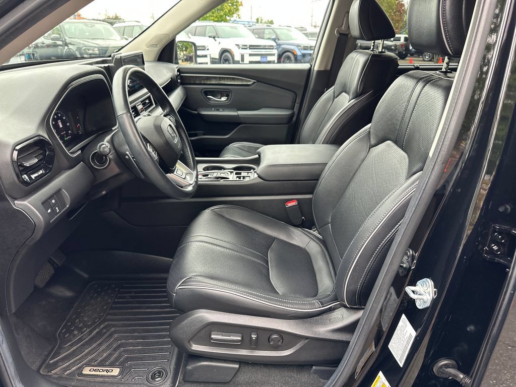 Used 2025 Honda Pilot Elite image 12