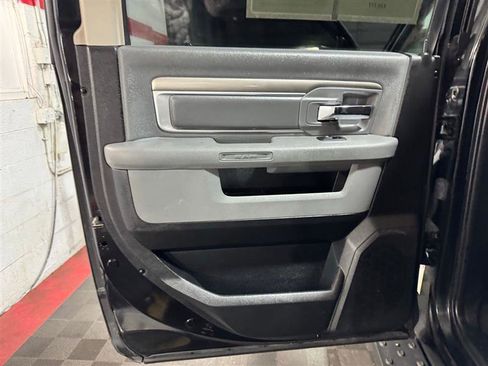 Used 2018 RAM 1500 Classic SLT image 10